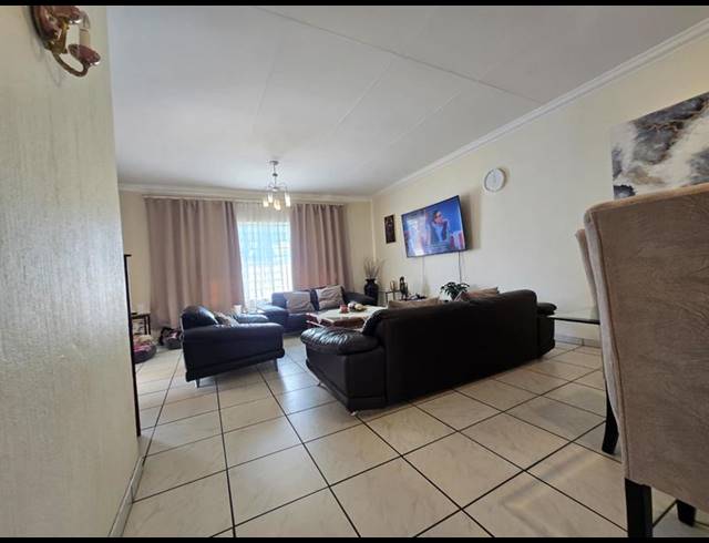 3 BEDROOM TOWNHOUSE FOR SALE IN EDENBURG